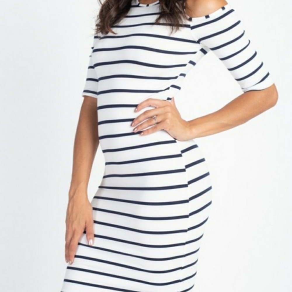 Cutout Shoulder Stretch Knit Short Sleeve …